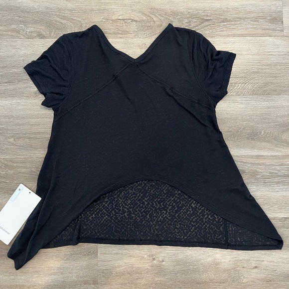 Lululemon back tie t-Shirt - Picture 2 of 5